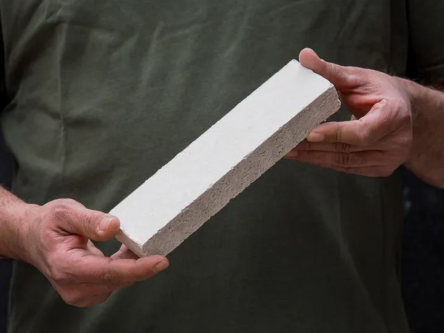 fayol-blanc-briquette-r-fractaire-blanche-22x5-5x3-cm image 1