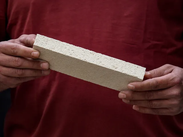 fayol-pierre-briquette-r-fractaire-22x5-5x3-cm-ton-pierre image 1