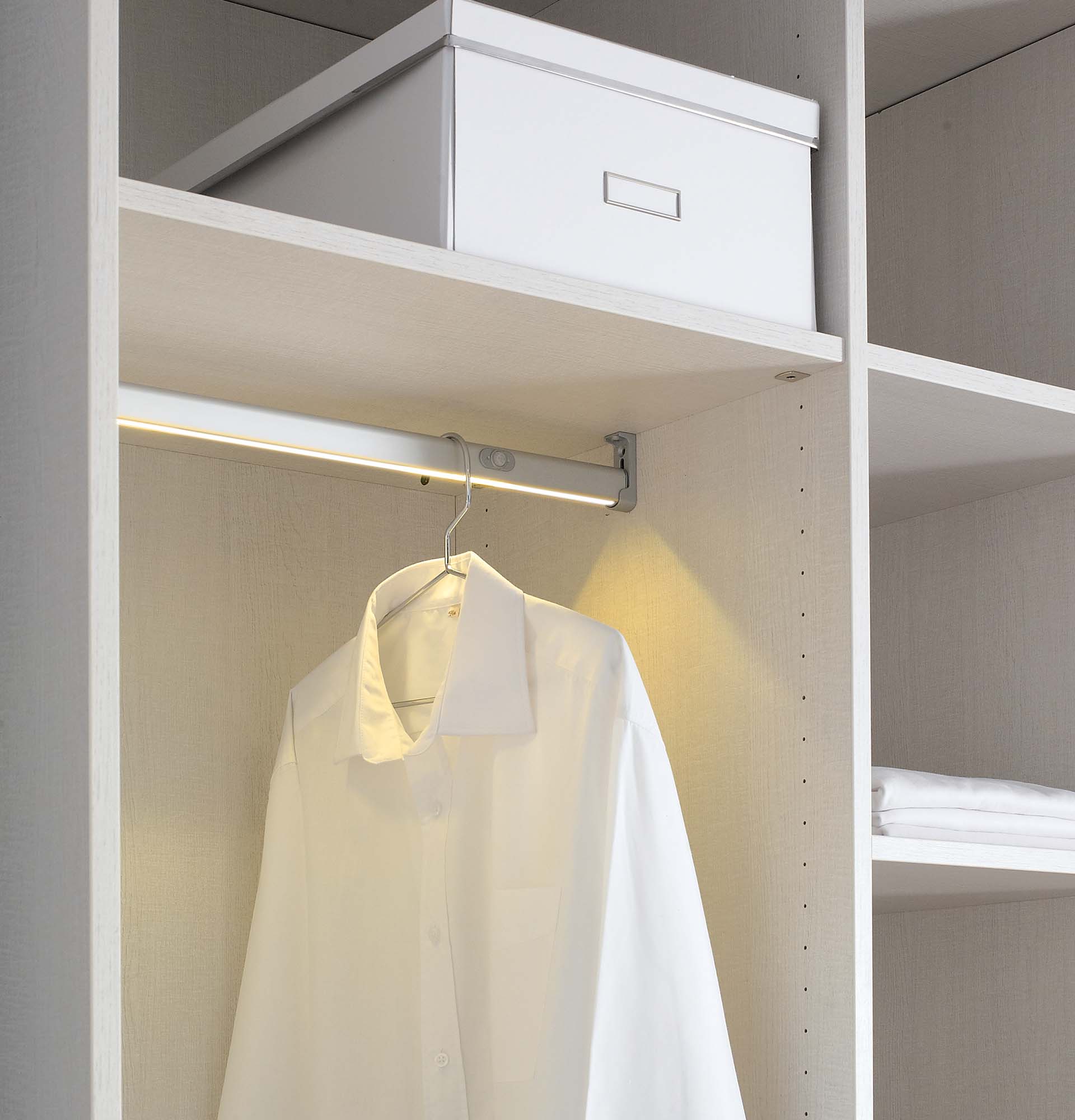coulidoor-barre-penderie-clairante-led-dressing image 1
